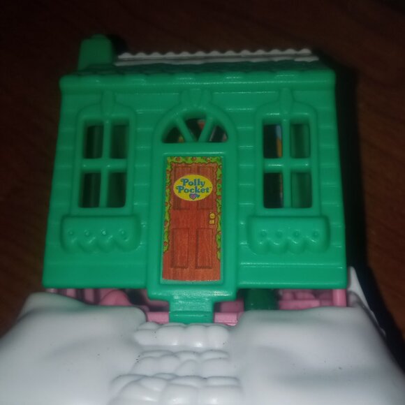 Vintage 1995 Bluebird Polly Pocket Christmas Winter Cabin - Picture 9 of 10